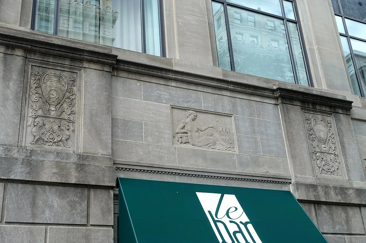 Sofitel Washington DC Lafayette Square, Washington: Architectural ornament - Sofitel Washington DC Lafayette Square Hotel - 15th Street NW -